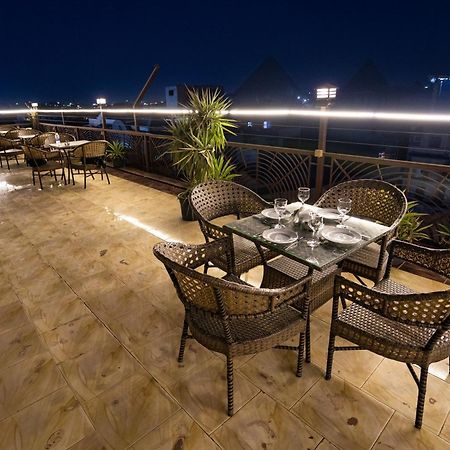 Pyramids Gem Plaza Hotel Kafrat al Jabal ภายนอก รูปภาพ