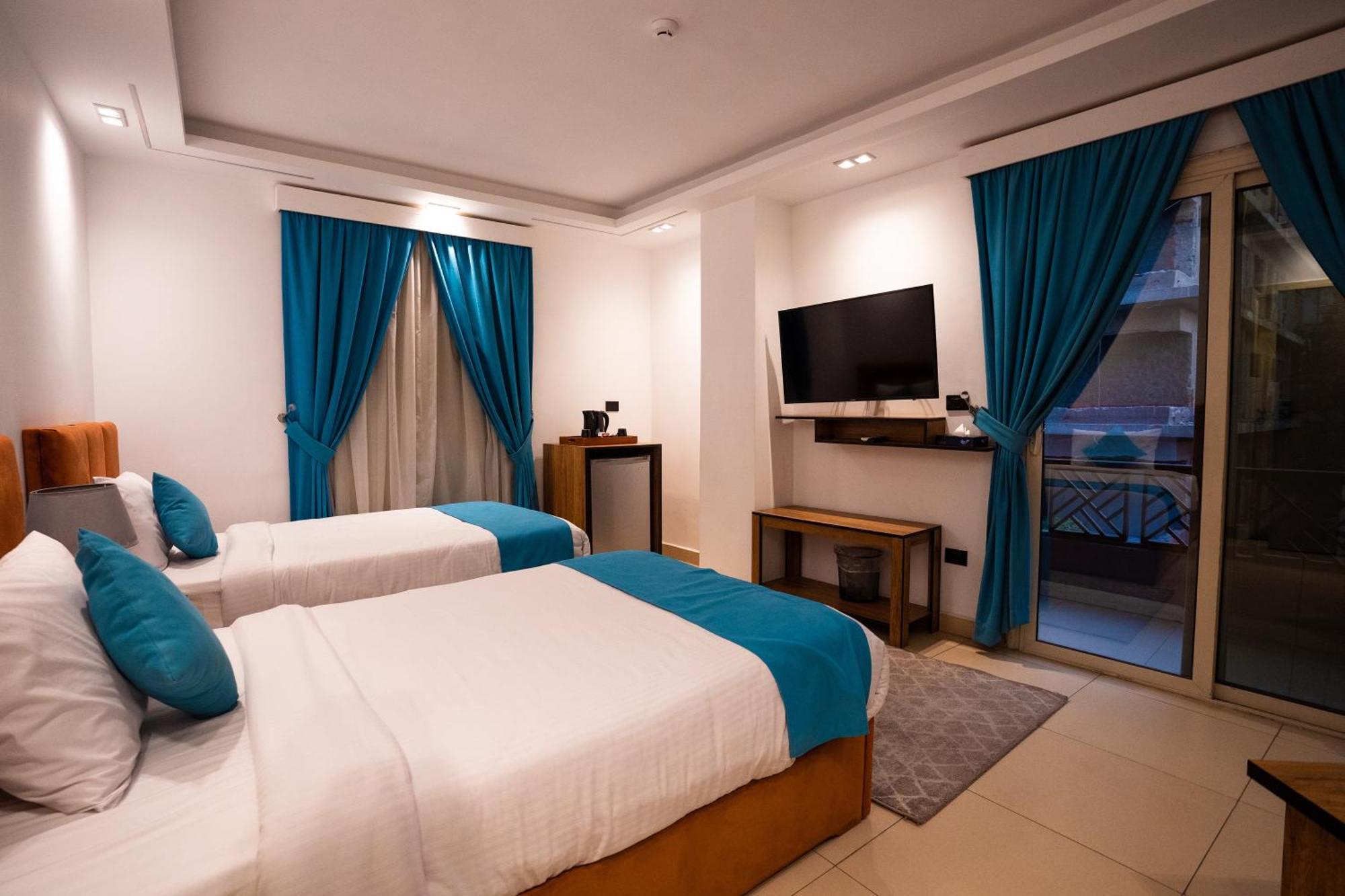 Pyramids Gem Plaza Hotel Kafrat al Jabal ภายนอก รูปภาพ